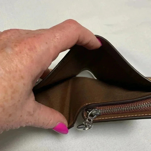 COACH Snap Wallet, banana print. NWT. - Picture 4 of 5